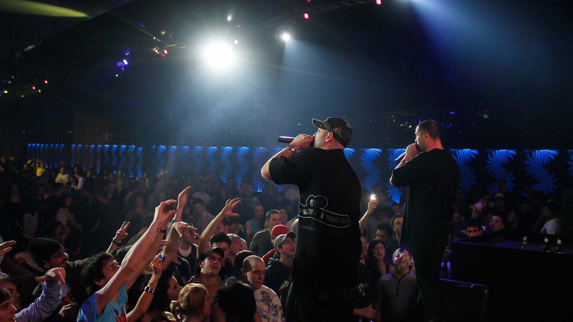 nightclub photographer Vio Dudau