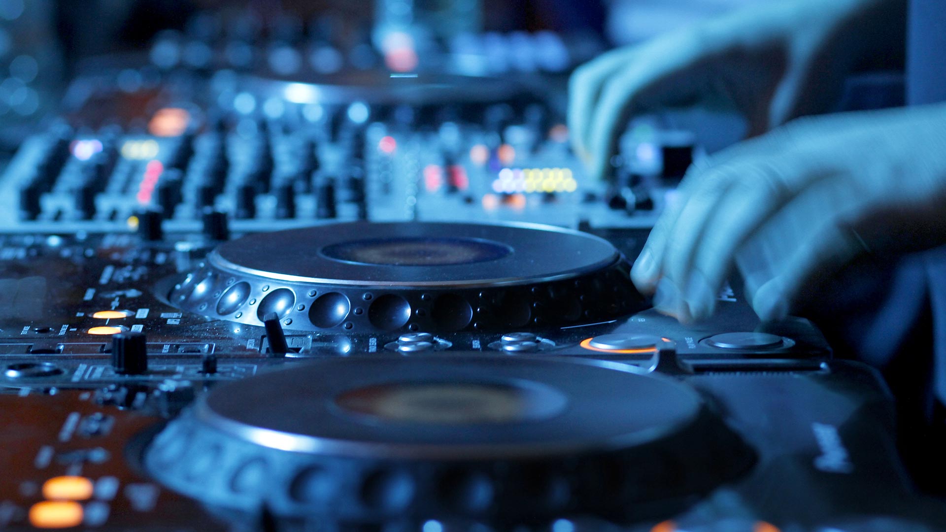 nightclub photographer Vio Dudau