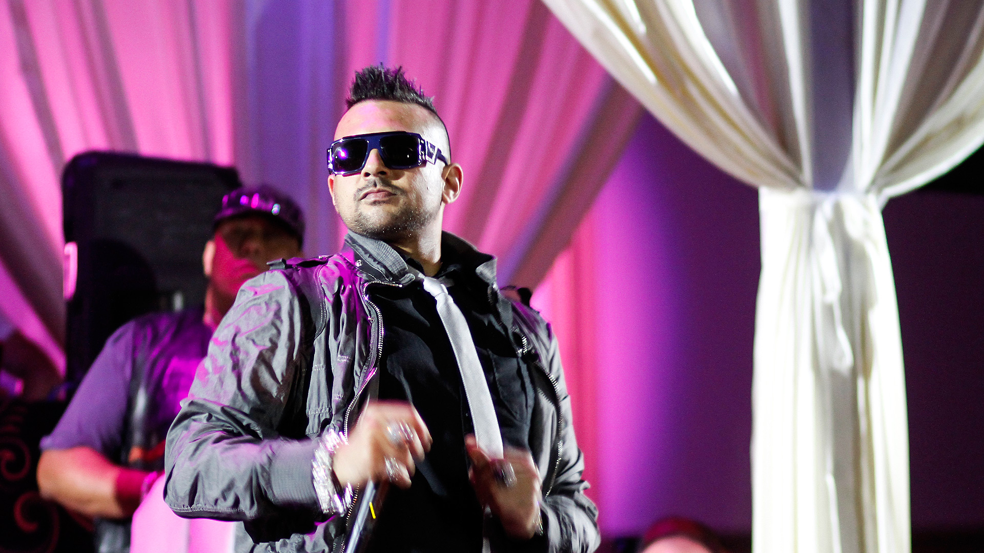 nightclub photographer Vio Dudau