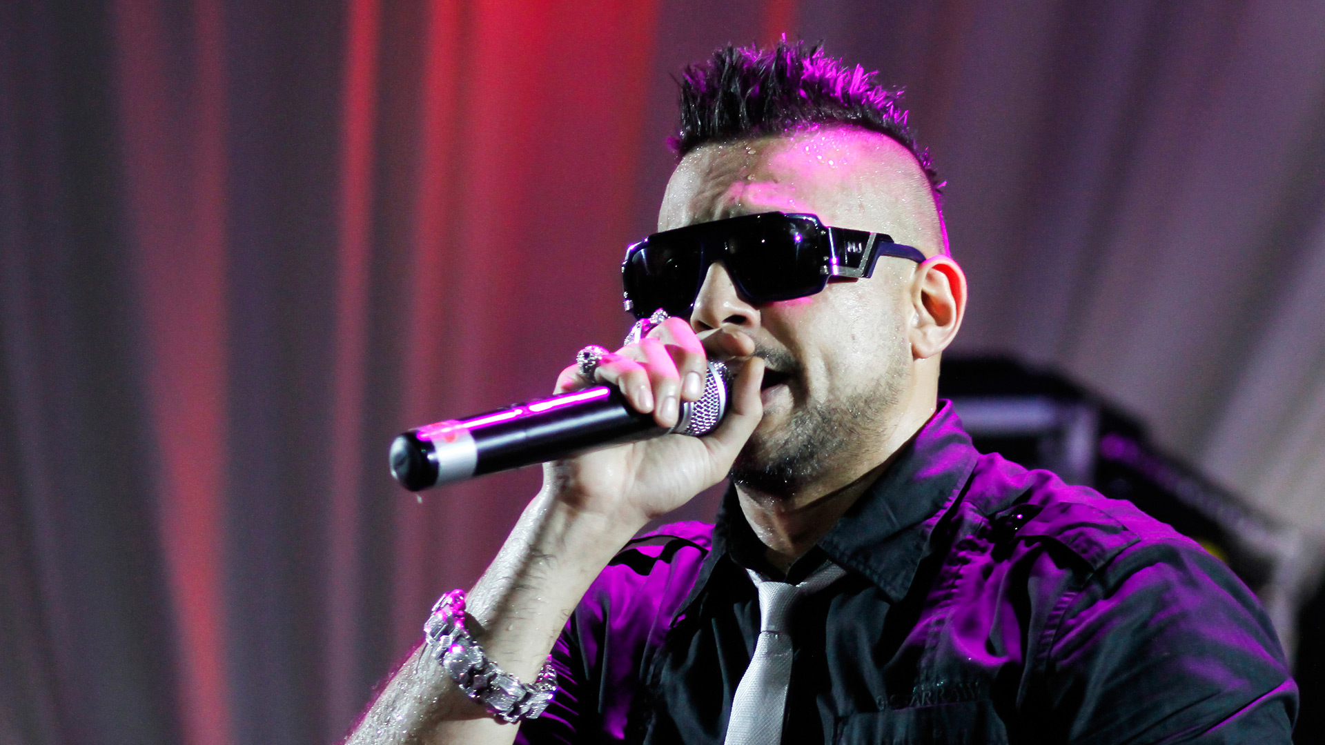 nightclub photographer Vio Dudau