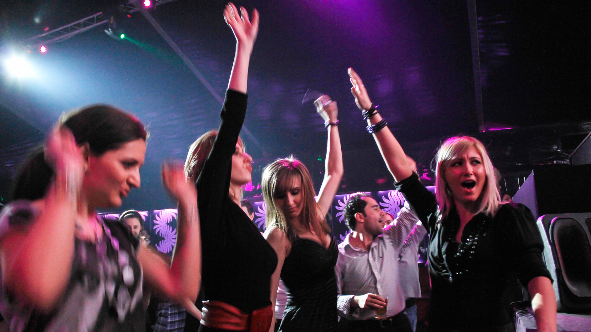 nightclub photographer Vio Dudau