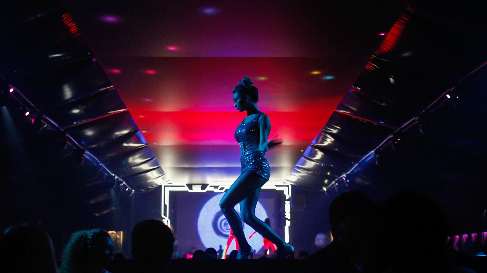 nightclub photographer Vio Dudau