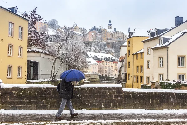 8746-L-VIO-2227-Luxembourg-city-snow-grund-street Luxembourg-city-snow-grund-street